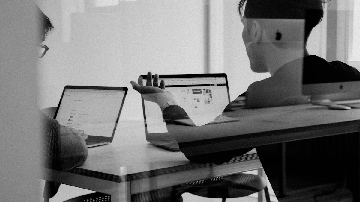 Bastidores da Due Web Studio: trabalho de web design em andamento